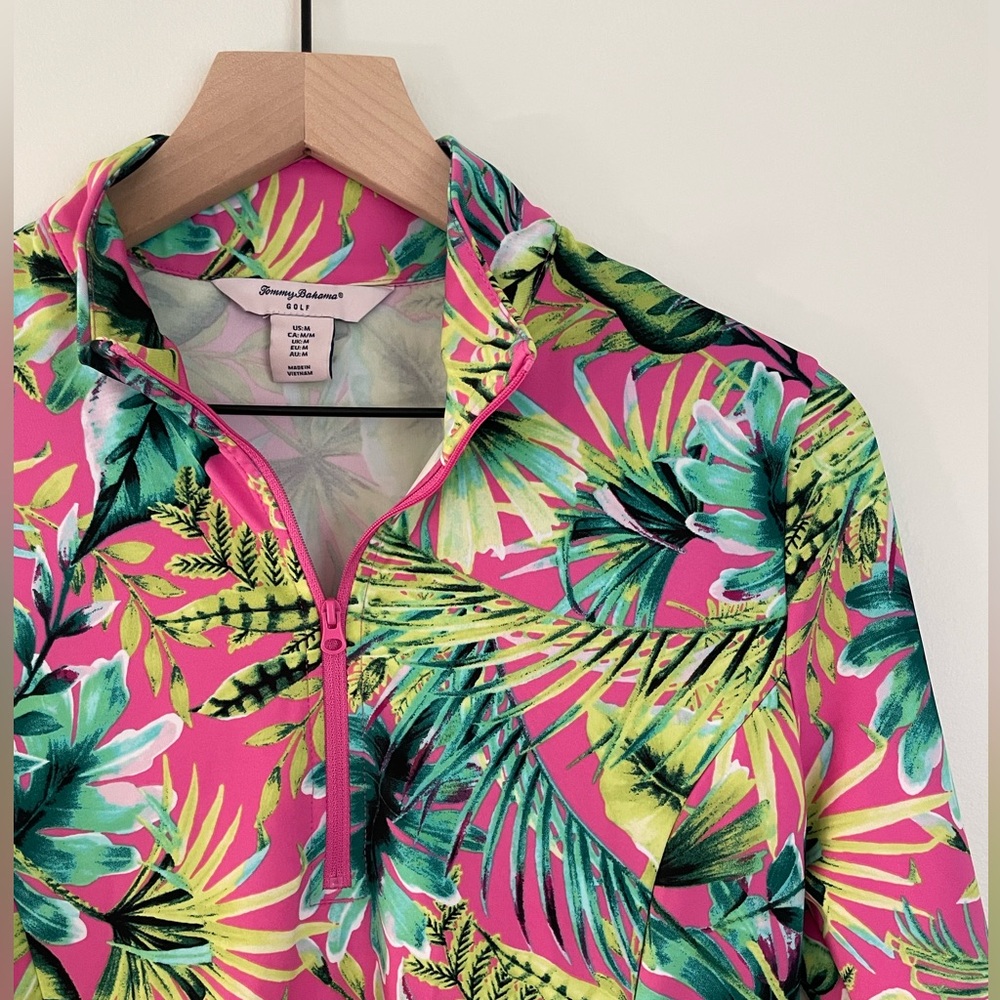 Tommy Bahama Golf - size medium - half zip long sleeve active wear top